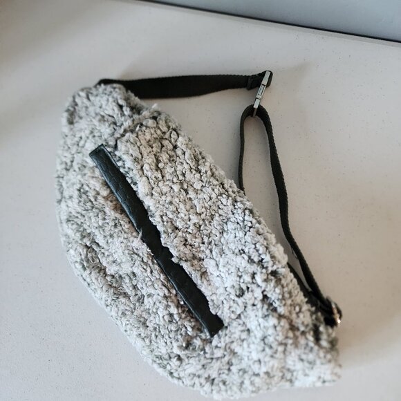 Free People Faux Fur Sling Bag "NEW" - Picture 7 of 15